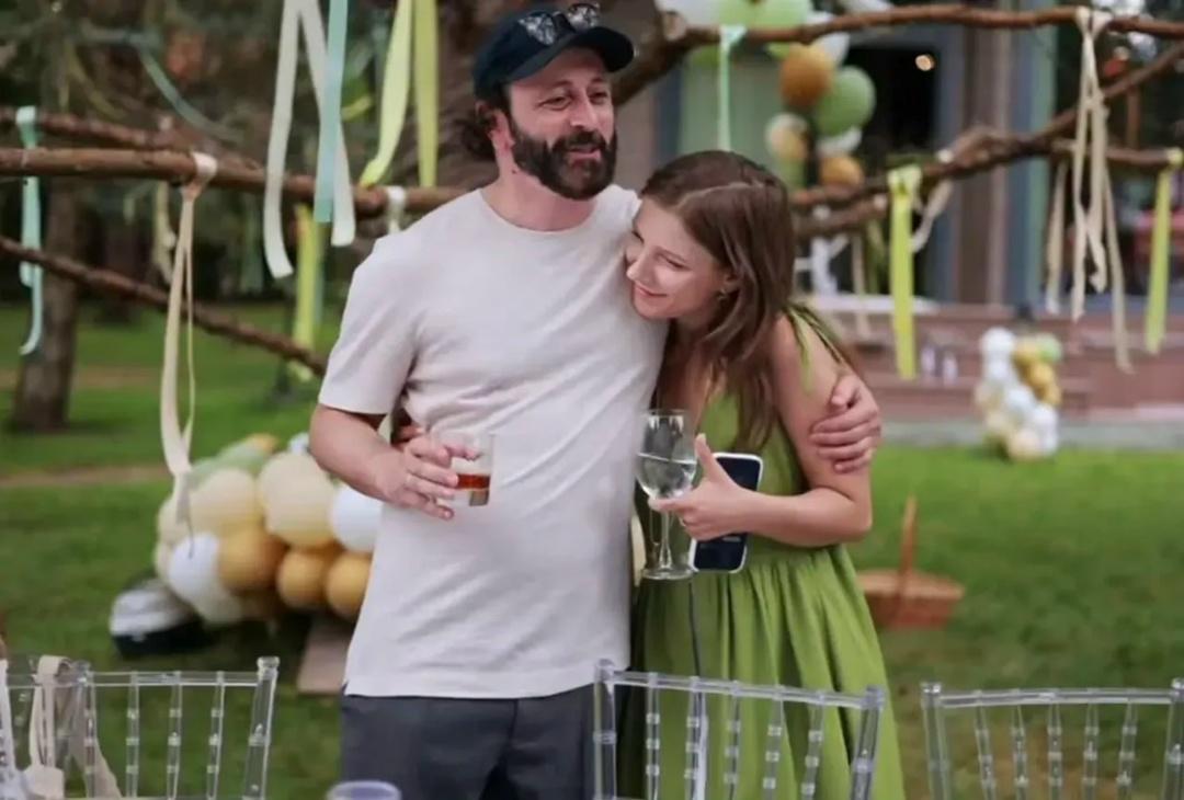 В Сети обсуждают слухи о третьей беременности Лизы Арзамасовой