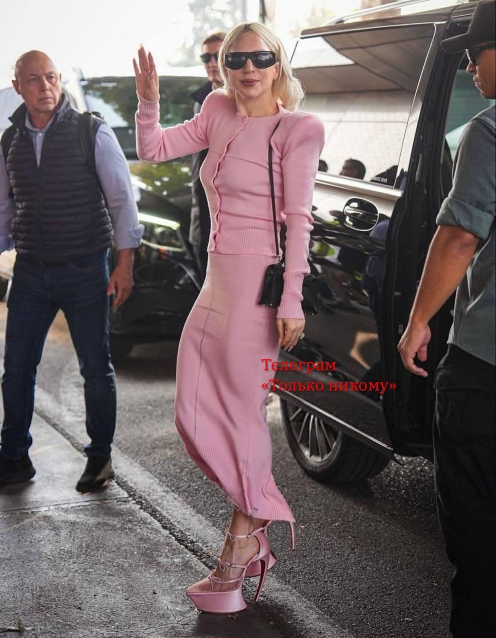 Леди Гага на лабутенах из свежей коллекции раздает стиля в Милане