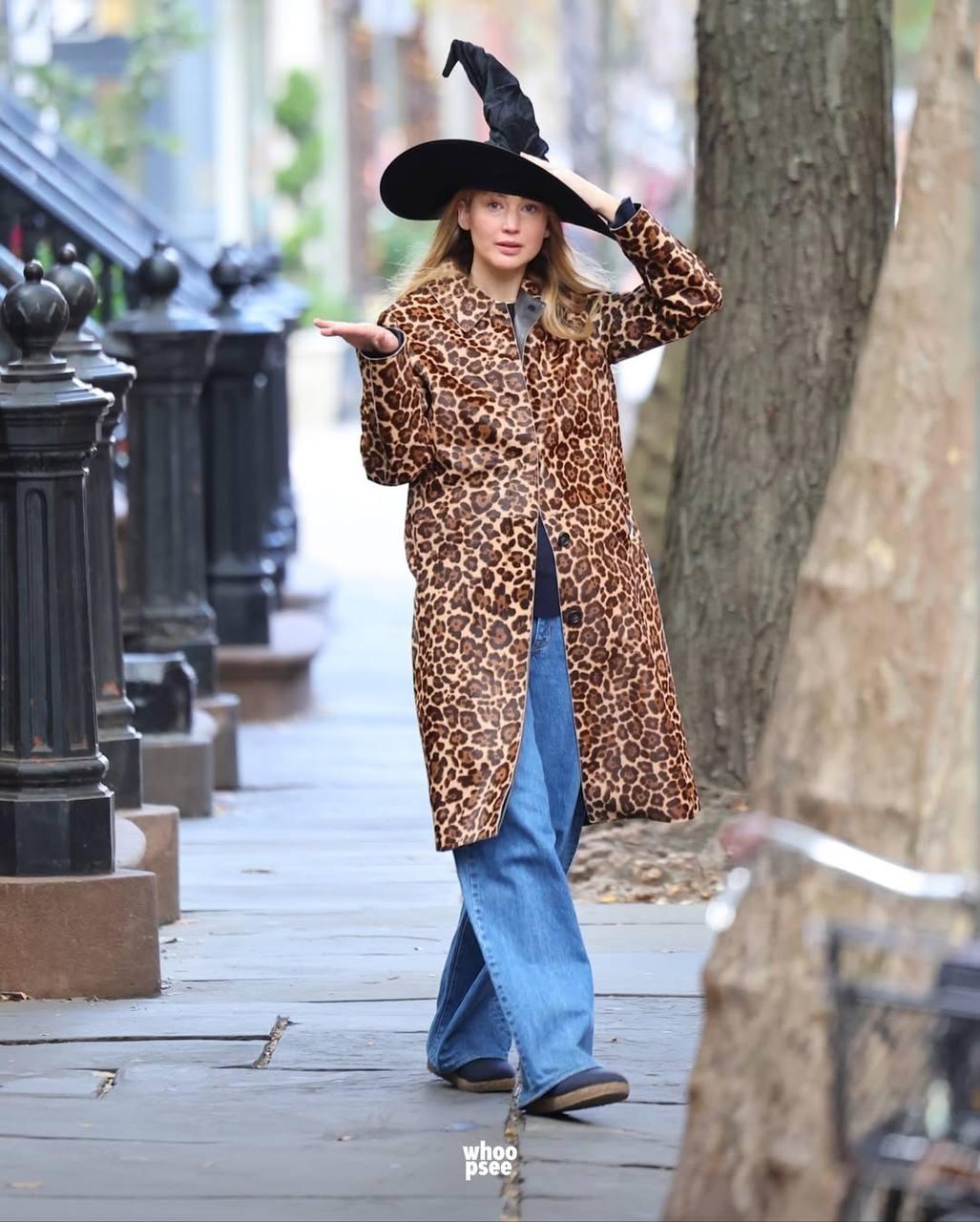 Дженнифер Лоуренс отметила Хэллоуин