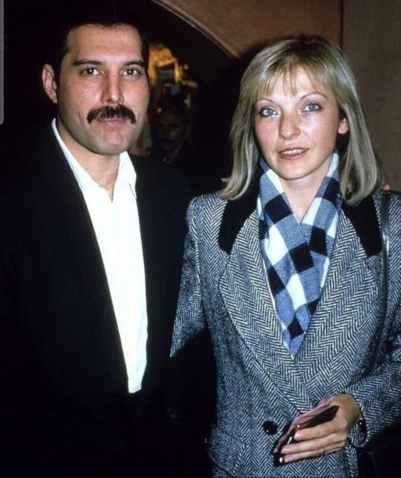 Фредди Меркьюри и Мэри Остин: завещание, которое потрясло мир и расставило приоритеты. Когда лидер Queen оставил львиную долю своего состояния бывшей возлюбленной, многие были удивлены, но только не те, кто знал их историю изнутри.