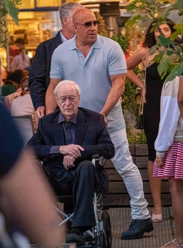 92-летний Майкл Кейн попал в объективы папарацци во время ужина с Вином Дизелем