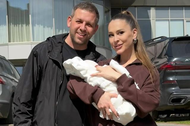 👶 🍼 Сестра Ольги Бузовой, Анна, впервые стала мамой: экс-участница «Дома-2» и её муж Константин Штрыкин выписались из роддома с долгожданной дочкой