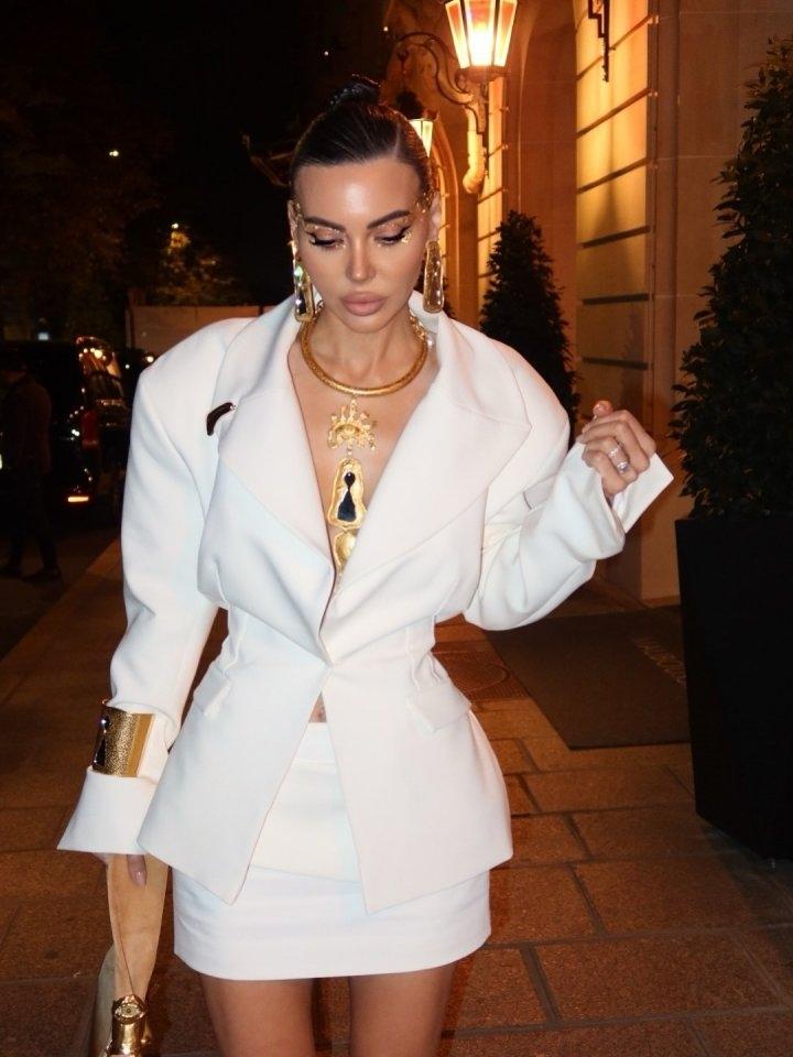 Смелый выход: Оксана Самойлова сменила имидж для вечеринки Вали Карнавал