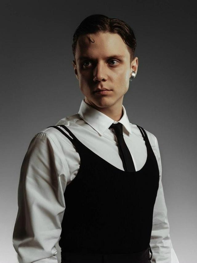 Заслужил или нет?  Эффект «Венерин-Юпитер»: Ваня Дмитриенко стал самым богатым артистом России! 🎸💰