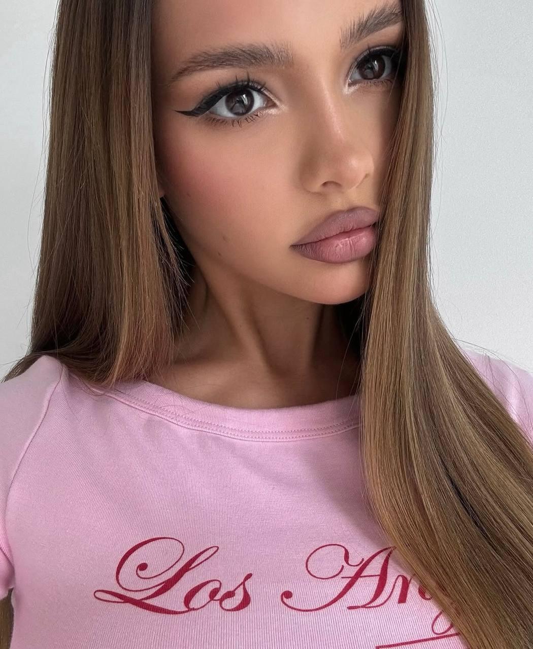 Валя Карнавал неожиданно выложила фото в платье, похожем на свадебное