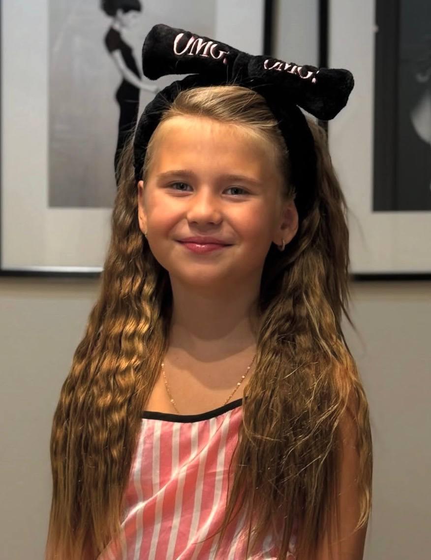 "Самая любимая девочка на Земле": Пелагея поздравила в соцсетях свою дочку с девятилетием и опубликовала новое фото Таси. Ну, копия мамы растёт! Согласны?