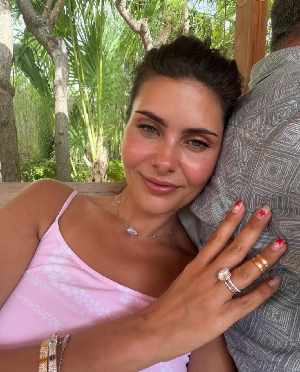 Надежда Оболенцева отметила первую годовщину брака с миллиардером Евгением Швидлером на острове Сен-Барт, где пара год назад сыграла свадьбу