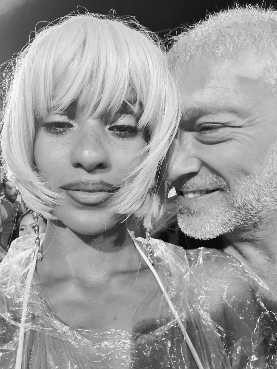 Если кто-то интересовался, чем Нара Баптиста привлекла Венсана Касселя, то вот ответ😈