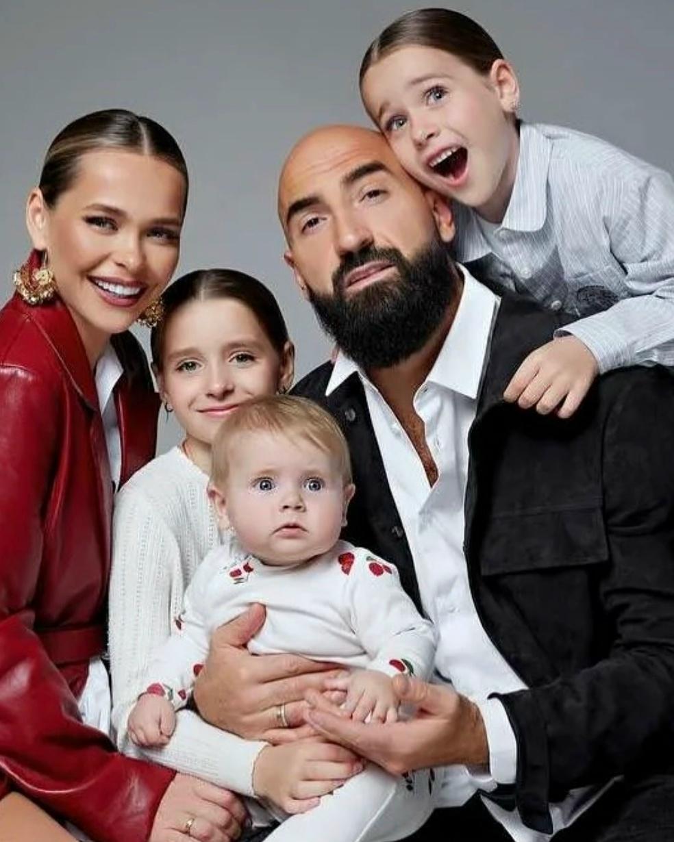 На Бали во время съемок «Ставки на любовь» хиромант Ниоман Латре предсказал Анне Хилькевич четвёртого ребёнка. 👼👼👼👼