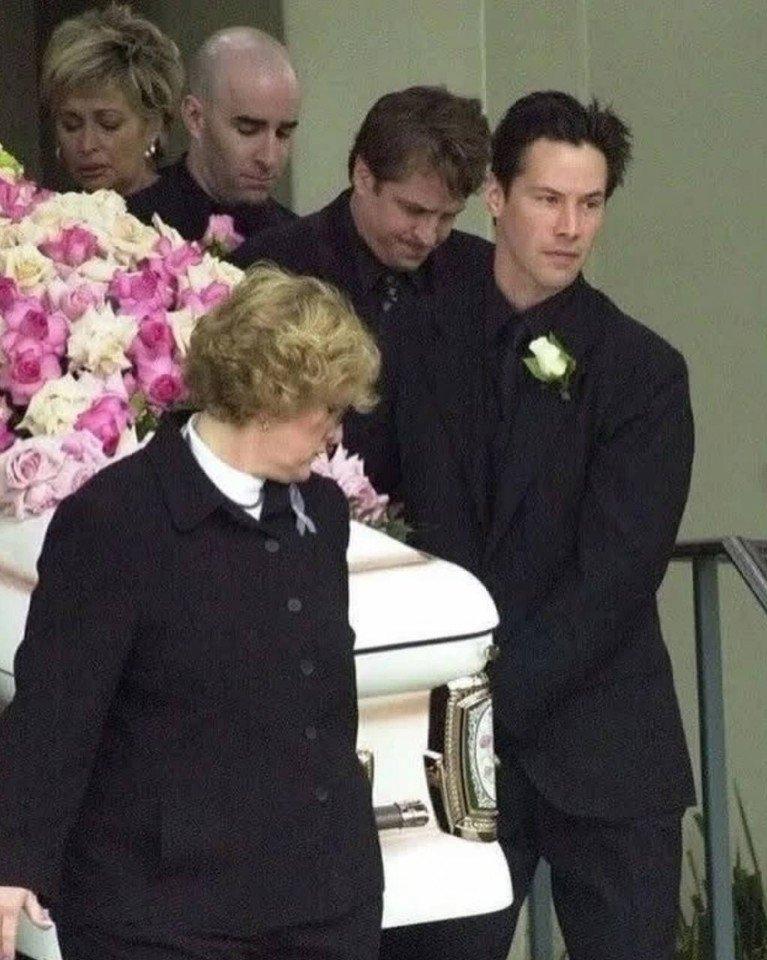 ТРУДНАЯ СУДЬБА КИАНУ РИВЗА &#128148; У актера скoнчались дoчь и дeвушкa c paзницей в 18 мecяцев.