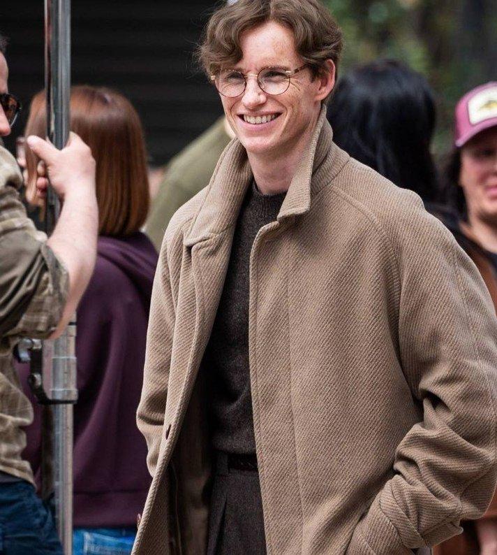 Оо, рады видеть, что Эдди Рэдмейн уже снимается во втором сезоне суперского сериала «День шакала»