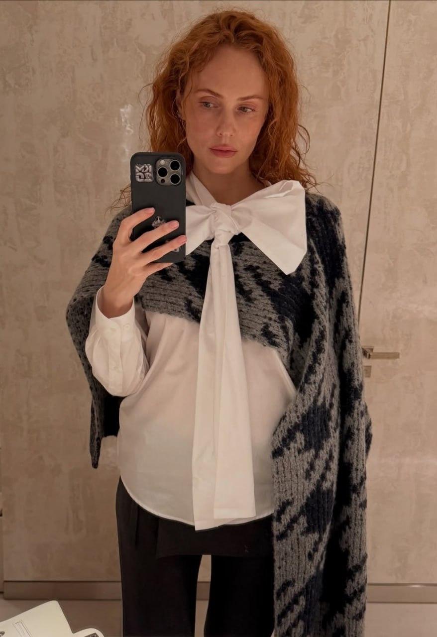 "Тебя так старит этот цвет волос": Ольга Карпуть и Оксана Бондаренко публично выяснили отношения в телеграме, а Ксения Собчак, конечно, не осталась в стороне, и тоже прокомментировала скандальную ситуацию.😅