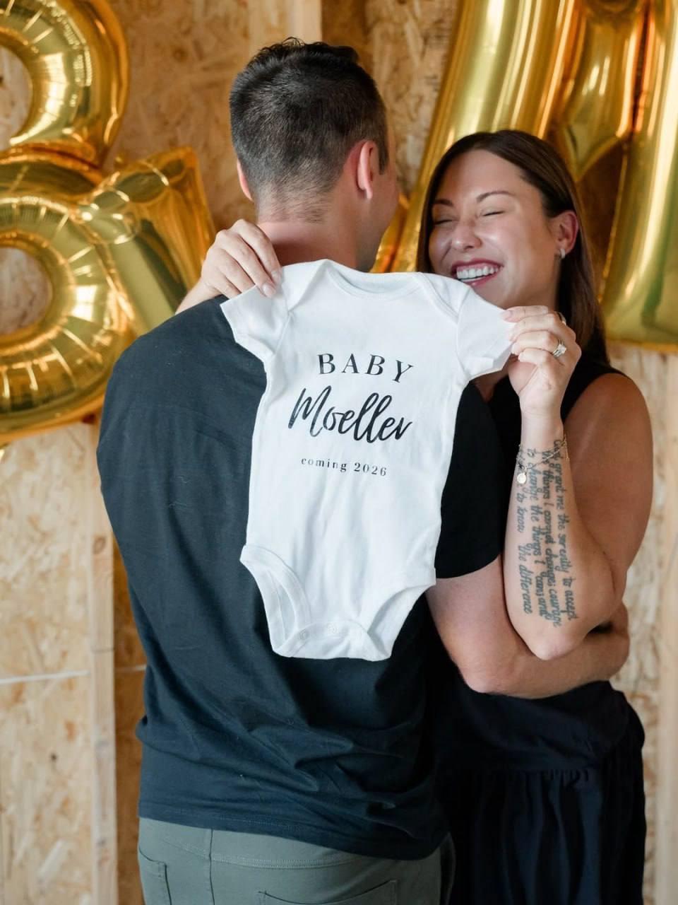 УРА! &#128519; Приемная дочь Эминема Алайна сообщила о беременности