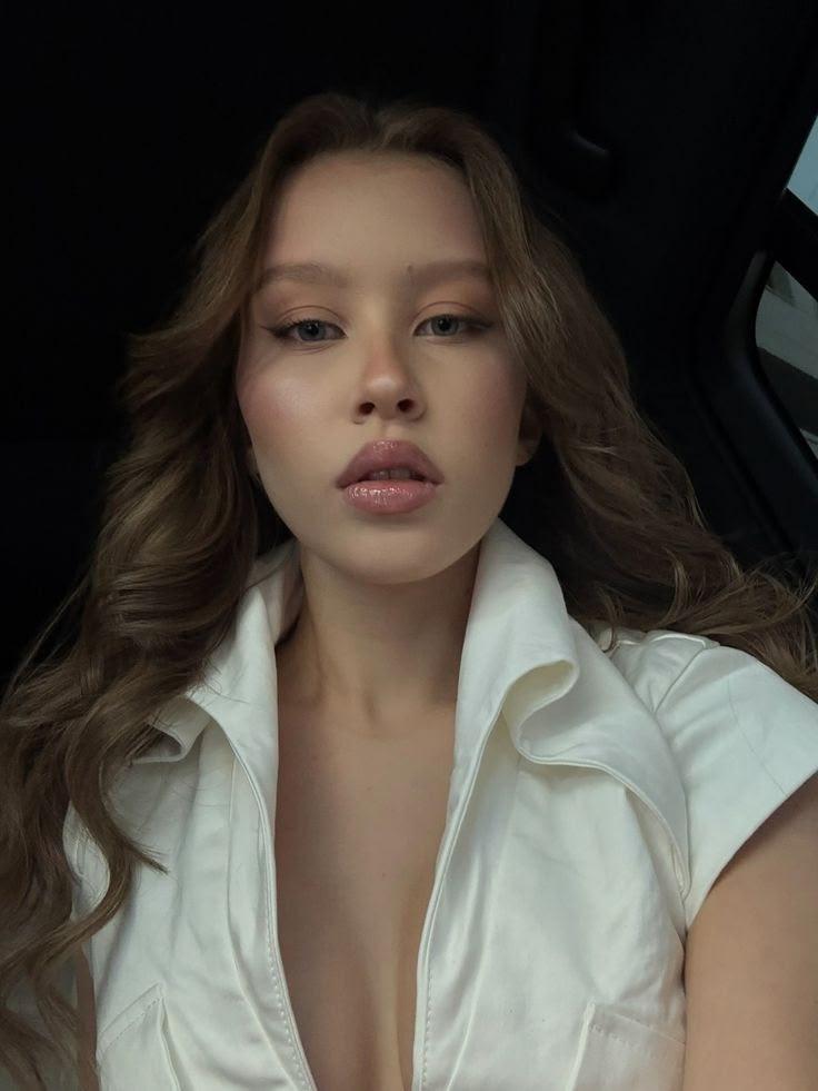 Аня Пересильд продолжает демонстрировать стойкость перед лицом сетевой критики. Юная актриса оригинально отреагировала на замечания хейтеров, которых возмутила её привычка позировать на фото с приоткрытым ртом.