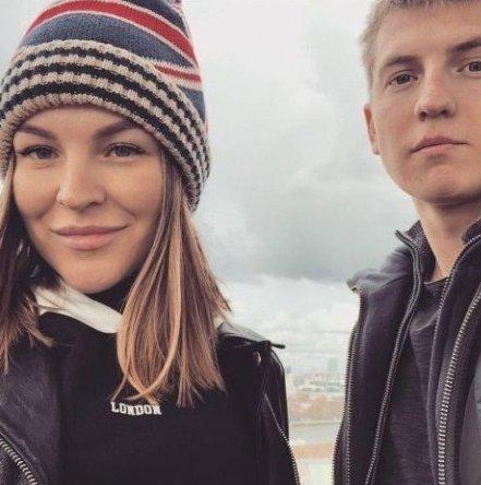 Алексей Щербаков и его жена, которую он добивался еще со школы