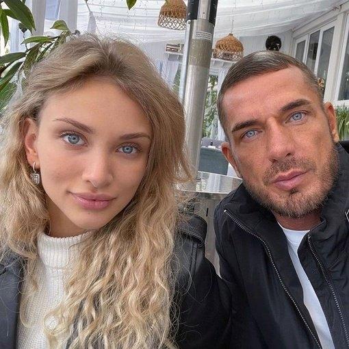 Курбан Омаров высказал своё недовольство хейтерами, которые критиковали его невесту за фотографию без макияжа и фильтров.