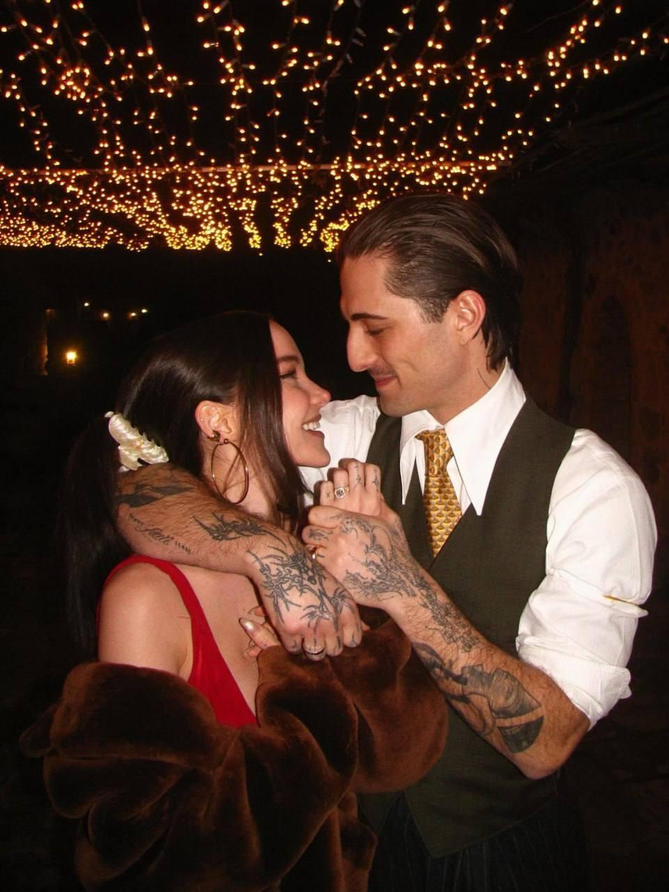 УРА! 👏Солист Maneskin Дамиано Давид и актриса Дав Кэмерон официально подтвердили свою помолвку.