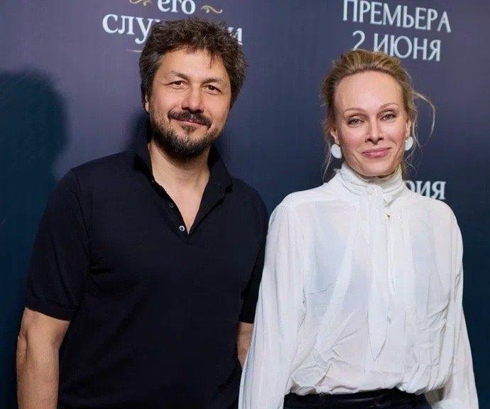 Свобода от штампов: 48-летняя Ольга Ломоносова восхитила публику редким выходом с любимым мужчиной 😉