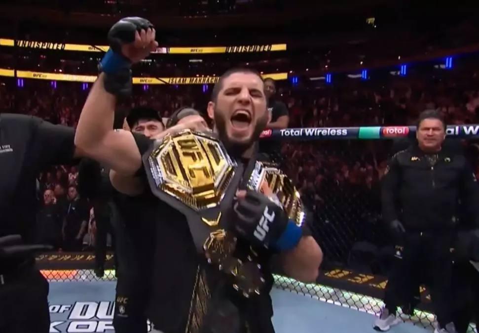 Ислам Махачев официально вписал своё имя в легенды UFC: он завоевал второй чемпионский пояс, став первым двойным чемпионом из России &#128079;