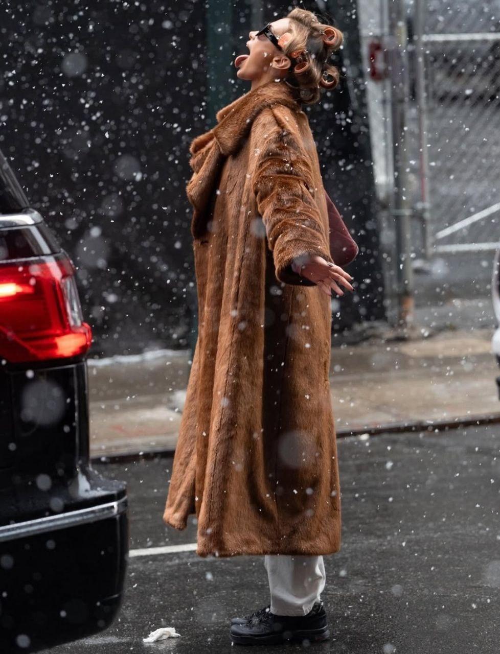 Ловим зимнее настроение вместе с Беллой Хадид