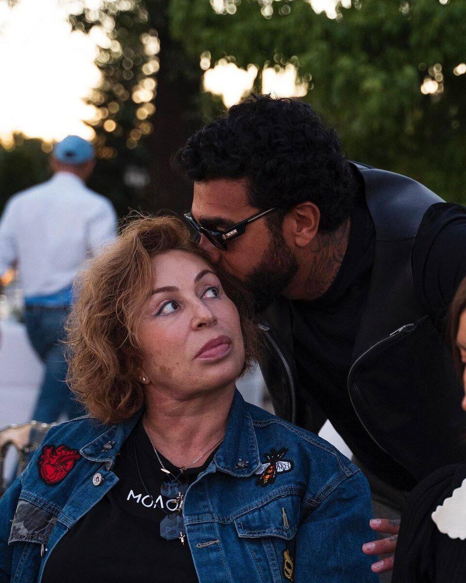 Мама Тимати поспорила с няней его дочери Алисы о воспитании