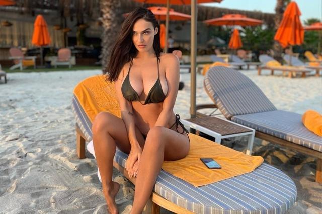 &#128531; Алена Водонаева снова оказалась в центре внимания из-за своих откровенных высказываний. На этот раз она поделилась мнением о людях с избыточным весом, заявив, что они якобы просто ленивые и используют бодипозитив как оправдание.