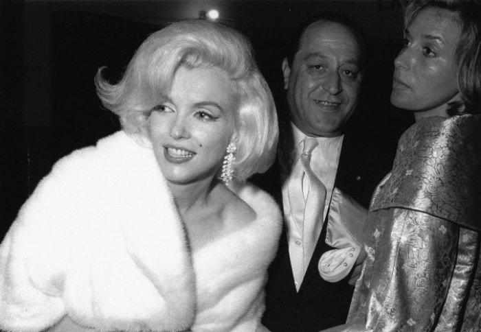 Легендарное платье Мэрилин Монро, в котором она исполнила свое знаменитое поздравление для Джона Кеннеди в 1962 году, остается одним из самых дорогих артефактов в истории моды.💃