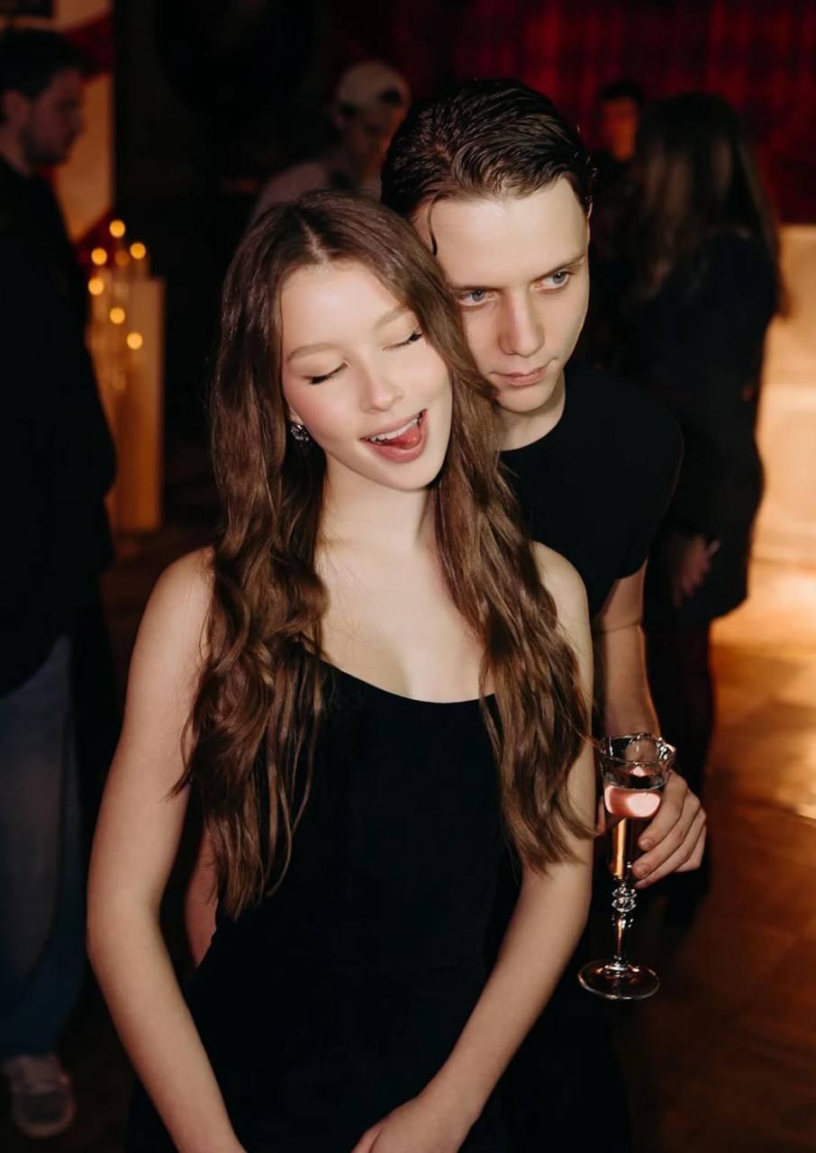 КАК ВАМ ПАРА?  Ваня Дмитриенко поделился новыми фото с Аней Пересильд