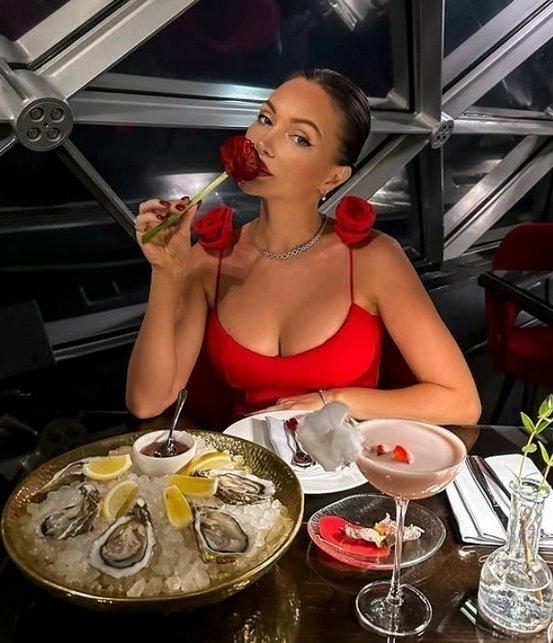 Евгения Феофилактова решилась на серьезное обновление и вовсю делится подробностями своего преображения