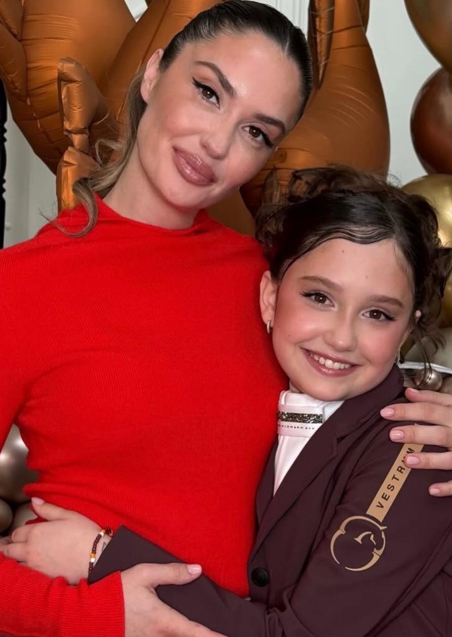 «Без папы, но с тарологом»: Мия Прилучная отметила 10-летие