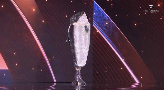 Приз зрительских симпатий достался участнице «Мисс Вселенная» в костюме лосося &#128513; Заслужила!