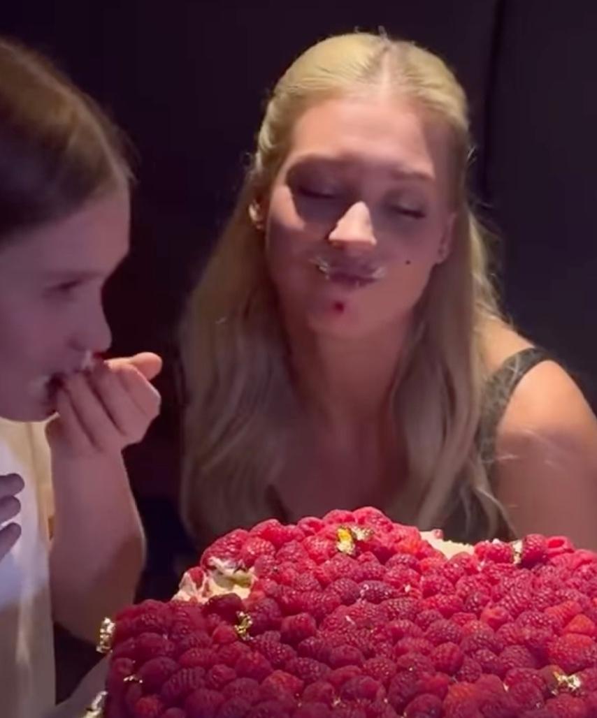 Кристина Асмус устроила вечеринку с друзьями в столичном ресторане в честь своего 38-летия