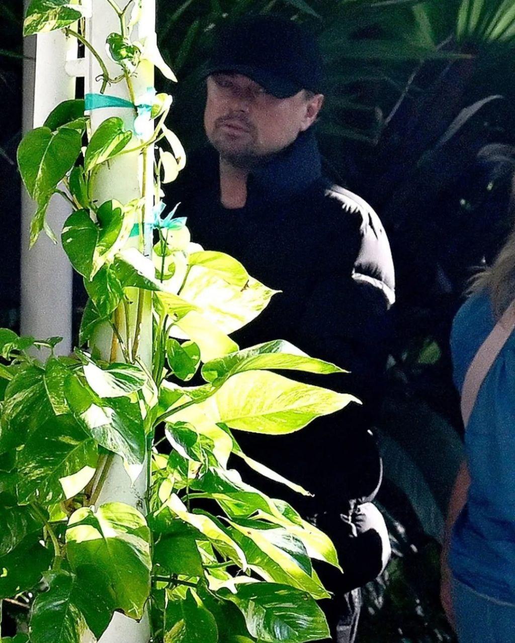 &#127917; Леонардо ДиКаприо раскрыл секрет своего публичного поведения: зачем он скрывает лицо?