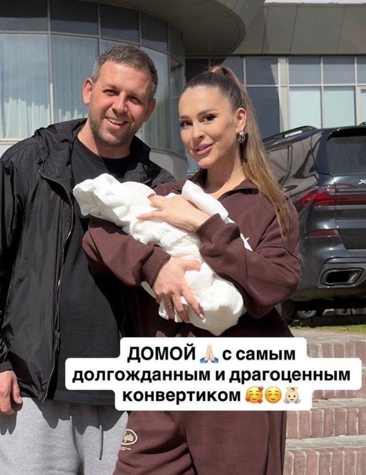 Долгожданное пополнение в семье Бузовых: Анна Бузова вместе с дочкой уже дома!