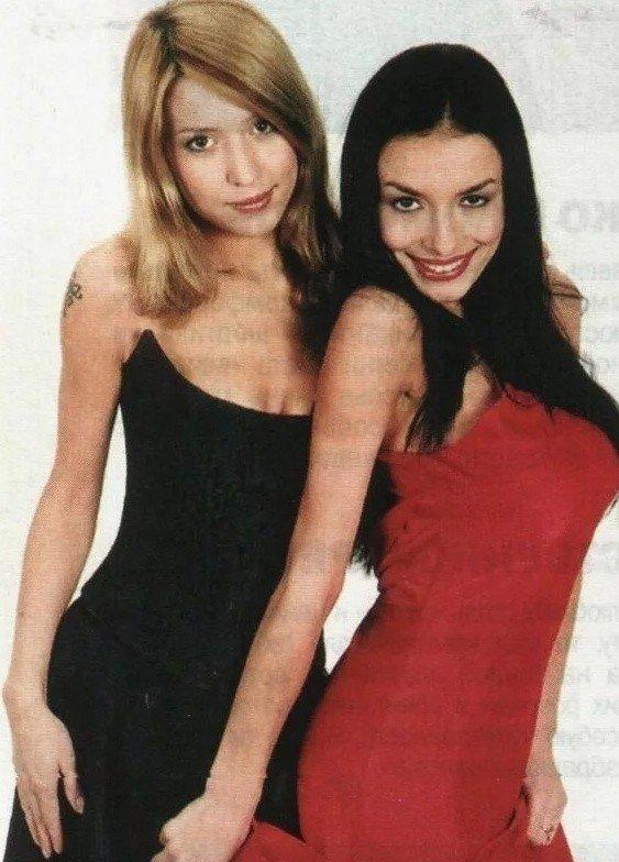 История «ВИА Гры» началась в 2000 году, когда продюсеры представили публике проект, которому суждено было стать главным символом женственности на эстраде