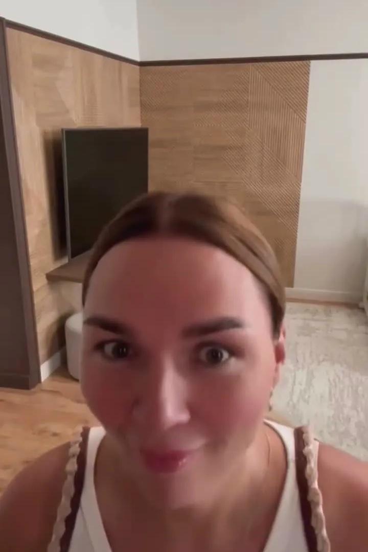 «Скептикам здесь не место»: звезда Comedy Woman Надежда Ангарская показала фигуру после феноменального похудения 😉