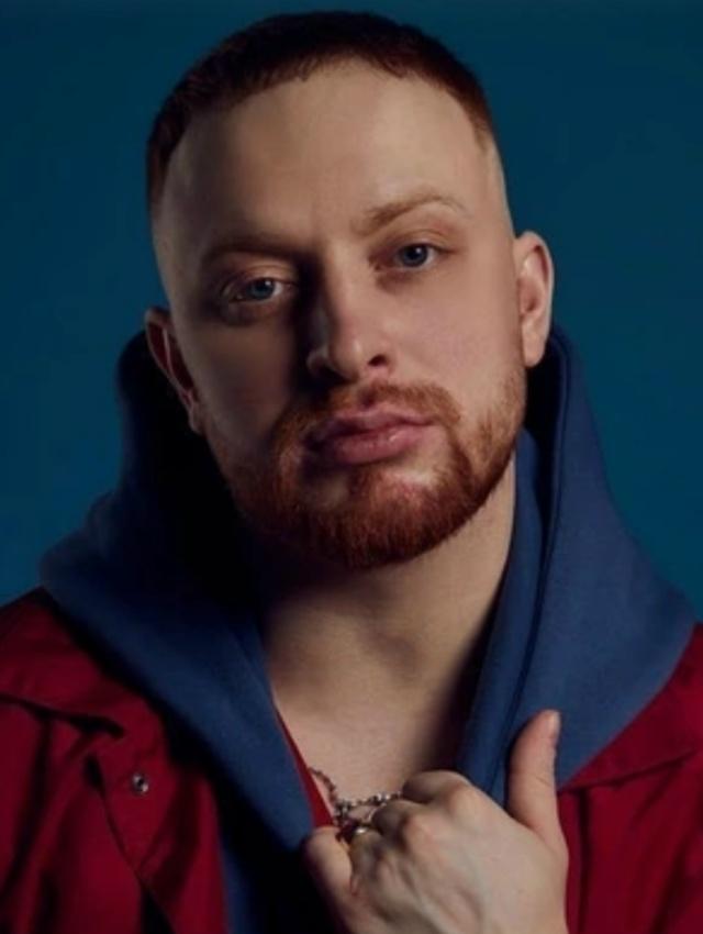 Пивца Лешу Свика наконец-то официально признали отцом "внебрачной" дочки...