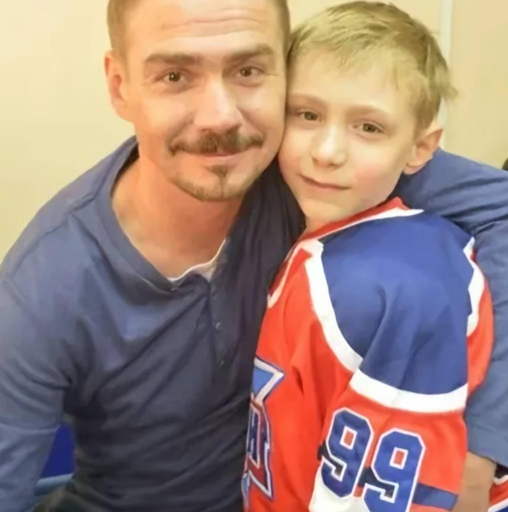 Фанаты сериала «Молодежка» уверены, что Паша из прошлых сезонов станет участником новых серий — фото актера уже появились в сети