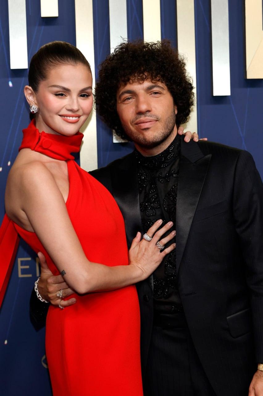 С НИМ ОНА РАСЦВЕЛА &#128148; Селена Гомес на красной дорожке с женихом Бенни Бланко