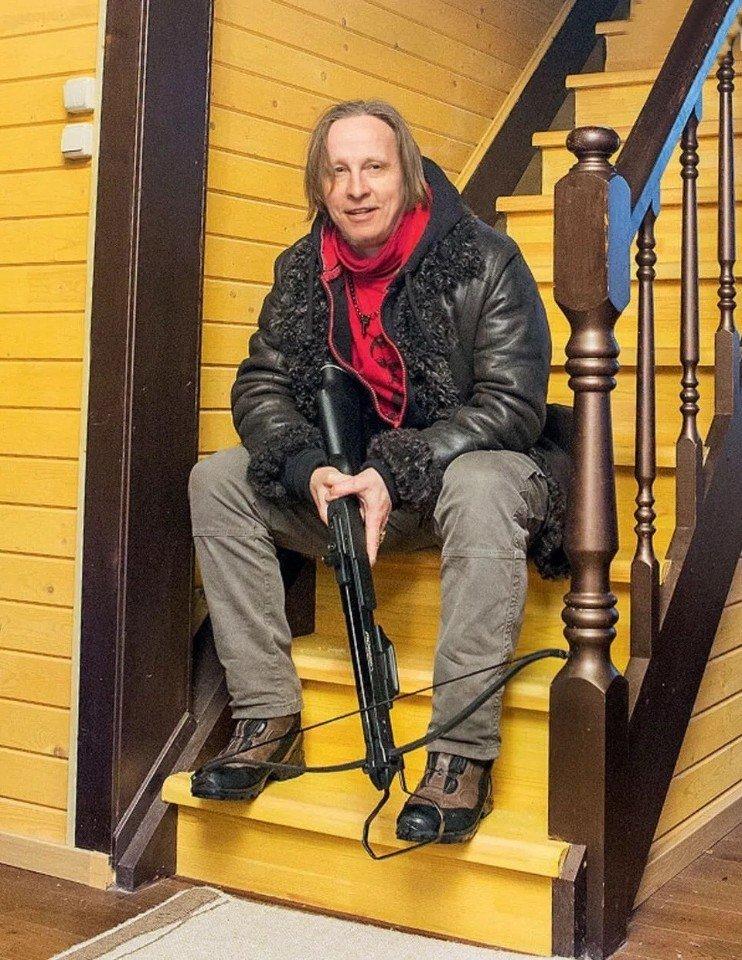 Конец суеты: как осознанный дауншифтинг Ивана Охлобыстина спровоцировал масштабный психологический дискурс в Сети