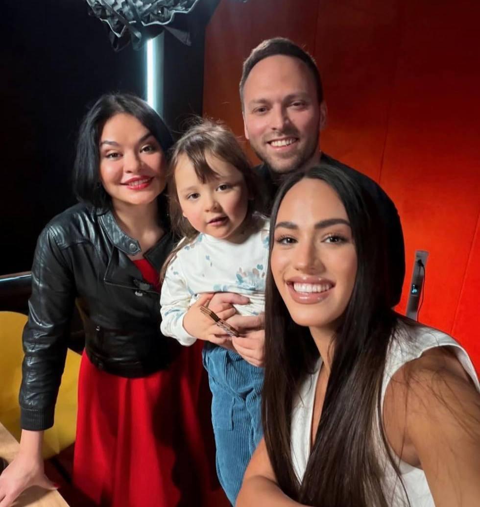 Алексей Столяров опубликовал фотографию со своей женой, кроме этого, на фото — его бывшая жена и дочь от первого брака