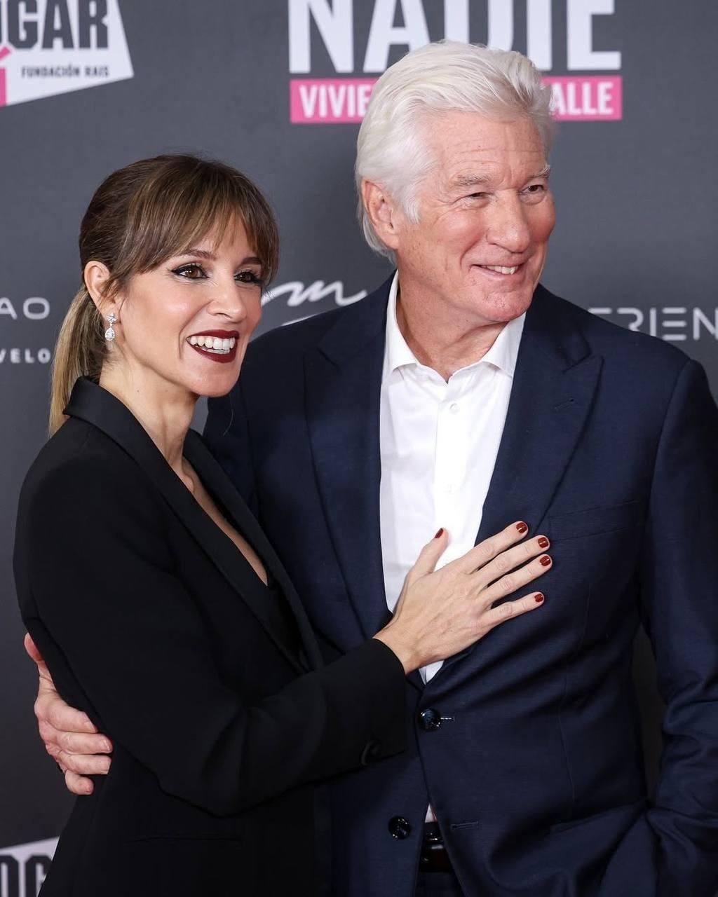 76-летний Ричард Гир и его жена Алехандра Силва на красной дорожке в Мадриде