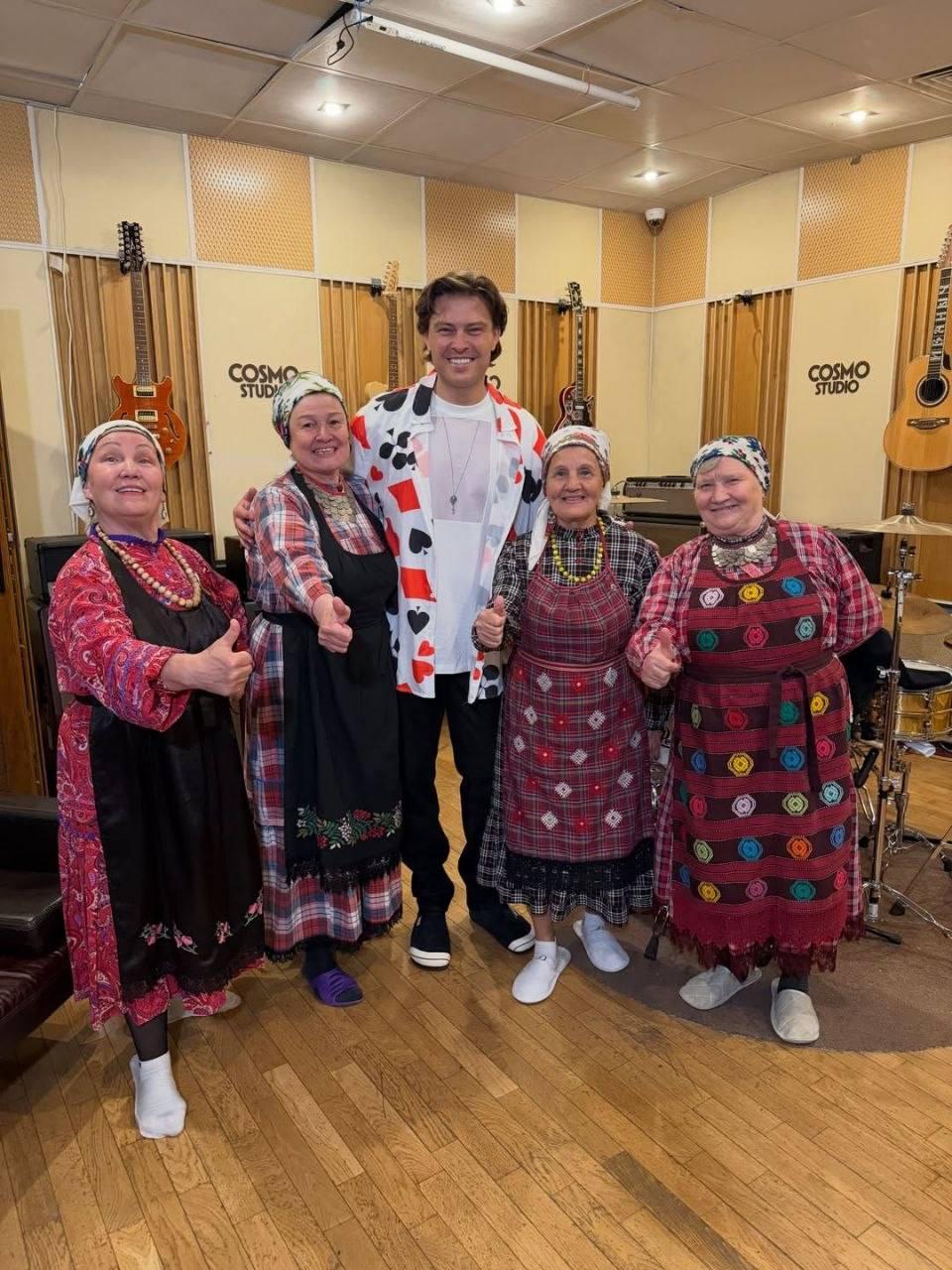 Прохор Шаляпин поделился фото с легендарными Бурановскими бабушками 😅