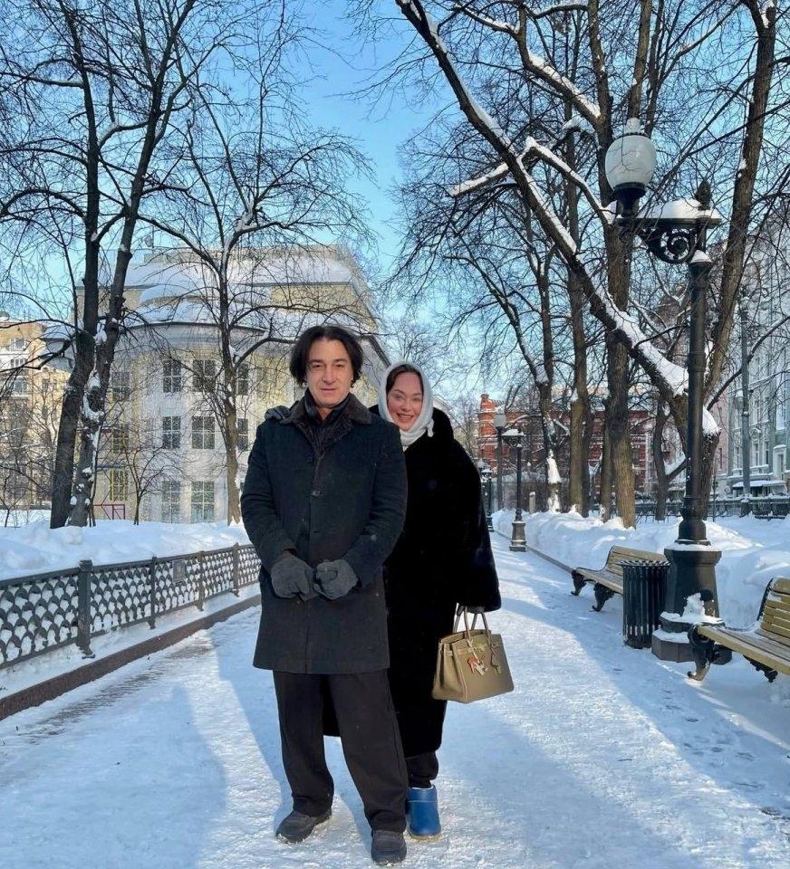 Зимний контент Ларисы Гузеевой стал лакомым кусочком для любителей посчитать чужие калории и пиксели фотошопа. 😅