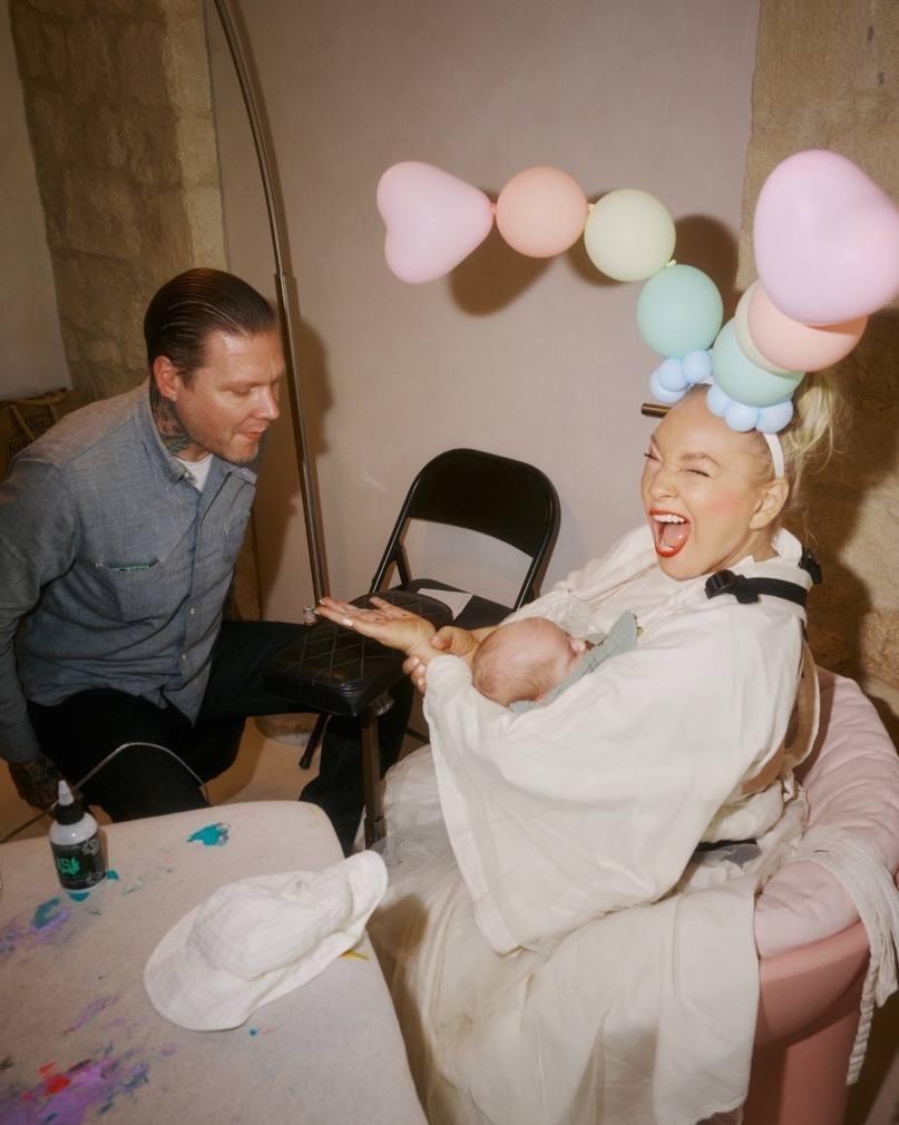 Сия стала мамой