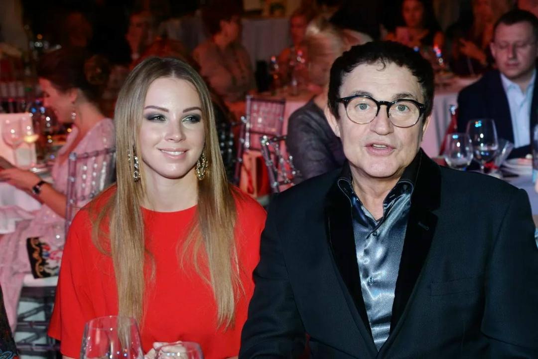 Нужен ДНК-тест: сын Диброва оказался копией любовника его экс-жены😐