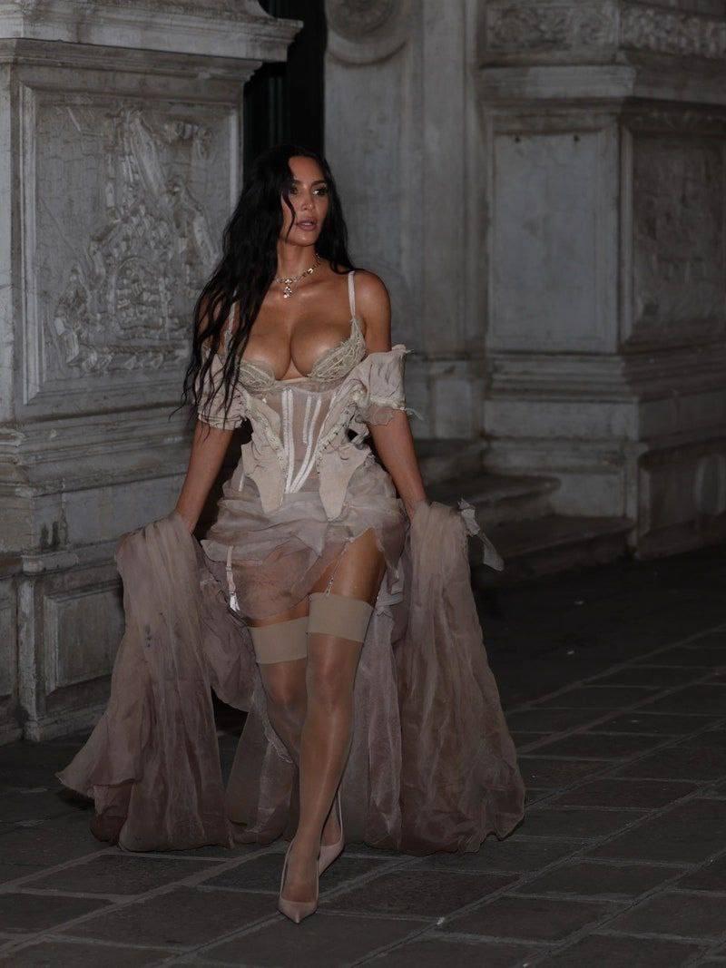 Чья куртизанка из палаццо сбежала? 😁