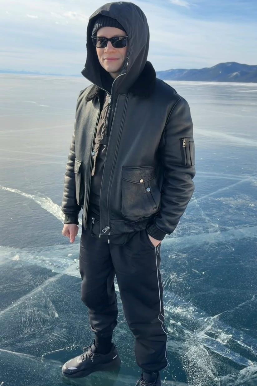 Тем временем Шаман ответил на массовую истерию в сети после вирусного ролика с облизыванием Байкала. Ну, в своём стиле...