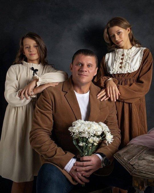 😏Лена Борщева показала тёплые семейные кадры с мужем и дочками