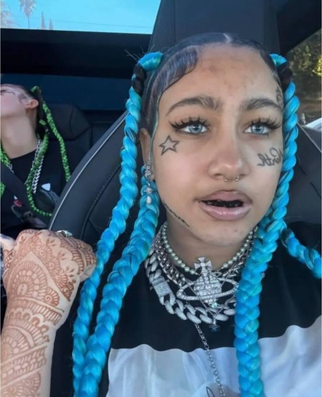 Мать экстремиста Наоми Уотс в голом платье12-летняя дочь Ким Кардашьян и Канье Уэста дает прикурить родителям